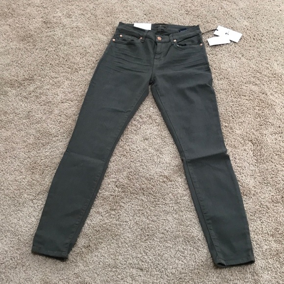 NWT! 7 FOR ALL MANKIND Size 26 olive skinny jeans
